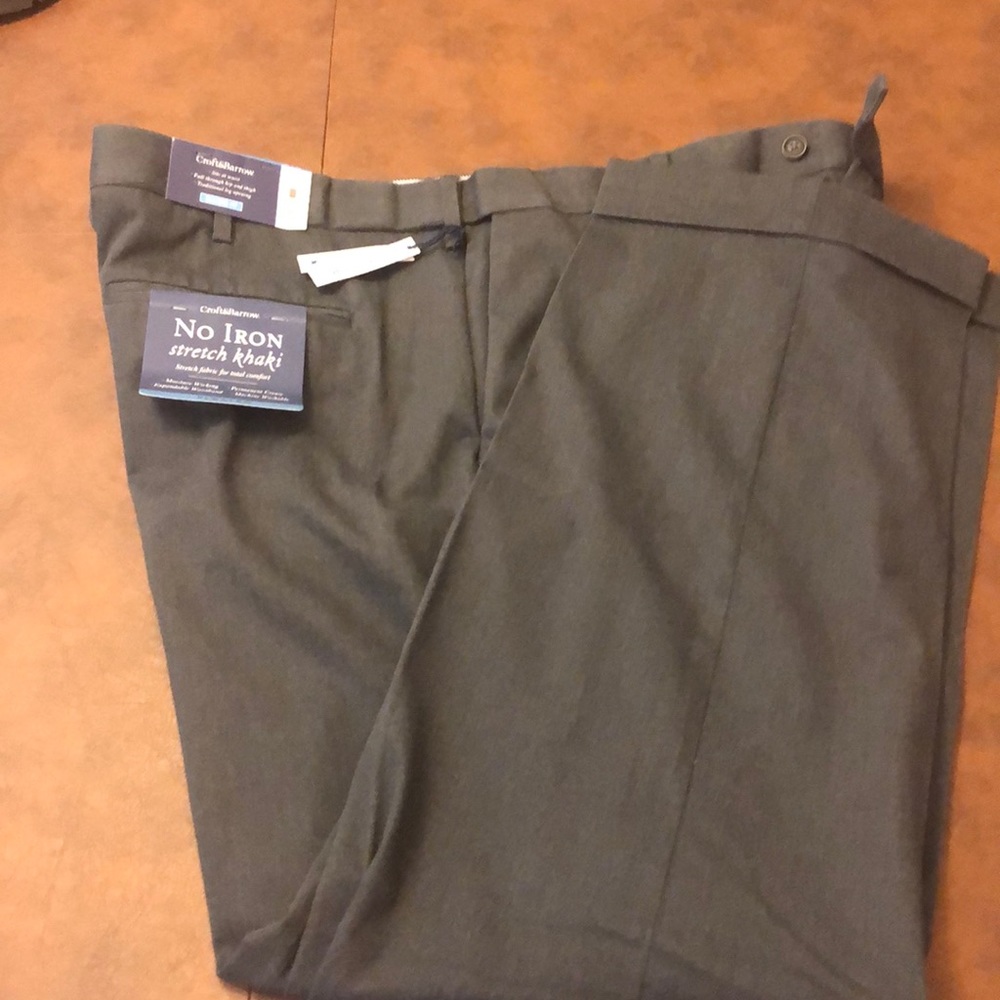 NWT No Iron Stretch Classic Fit Gray Khaki…